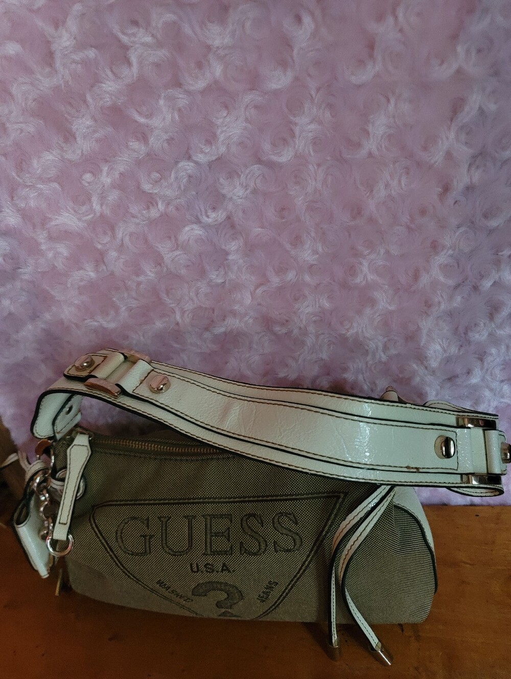 GUESS Olive Canvas Shoulder Bag with White Trim and Matching Wallet - Picture 8 of 11